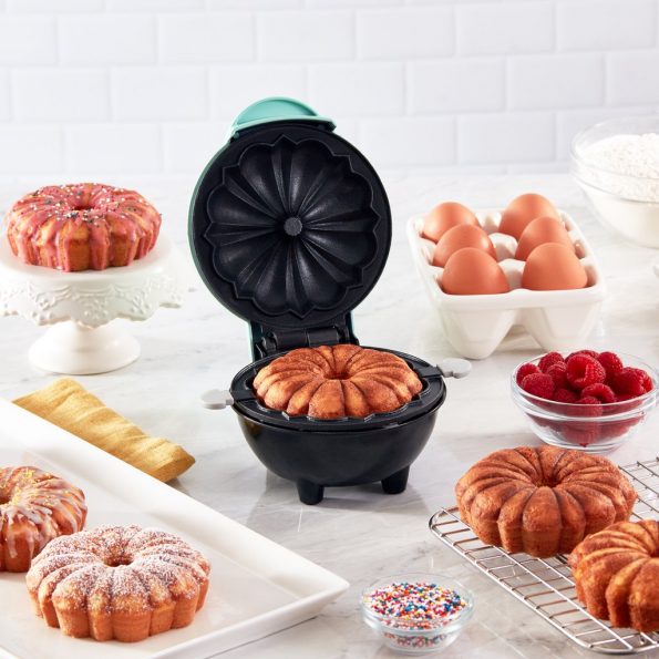 mini bundt makes dash.jpg1